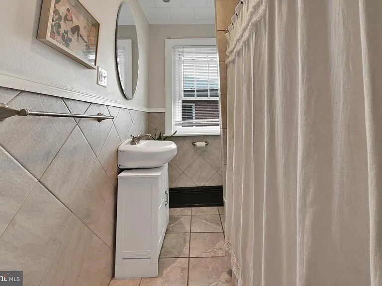 Building Photo - 50 Cacoosing Ave