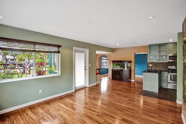 Building Photo - 7245 S Waterway Dr