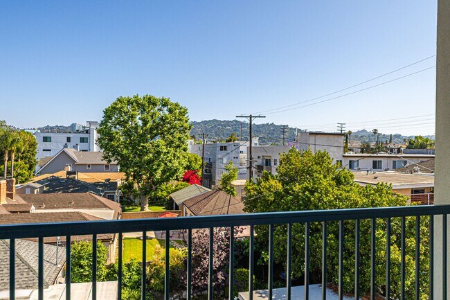 Building Photo - 4445 Auckland Ave