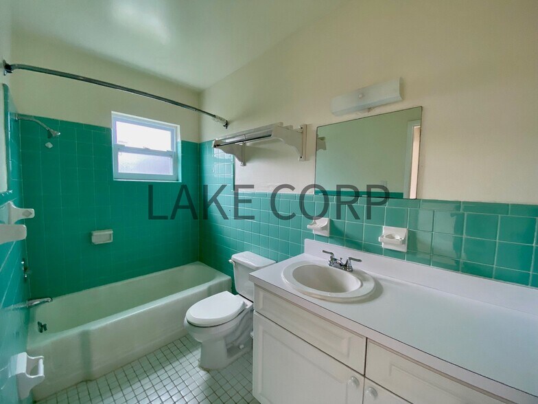 Building Photo - 2800 FL-17