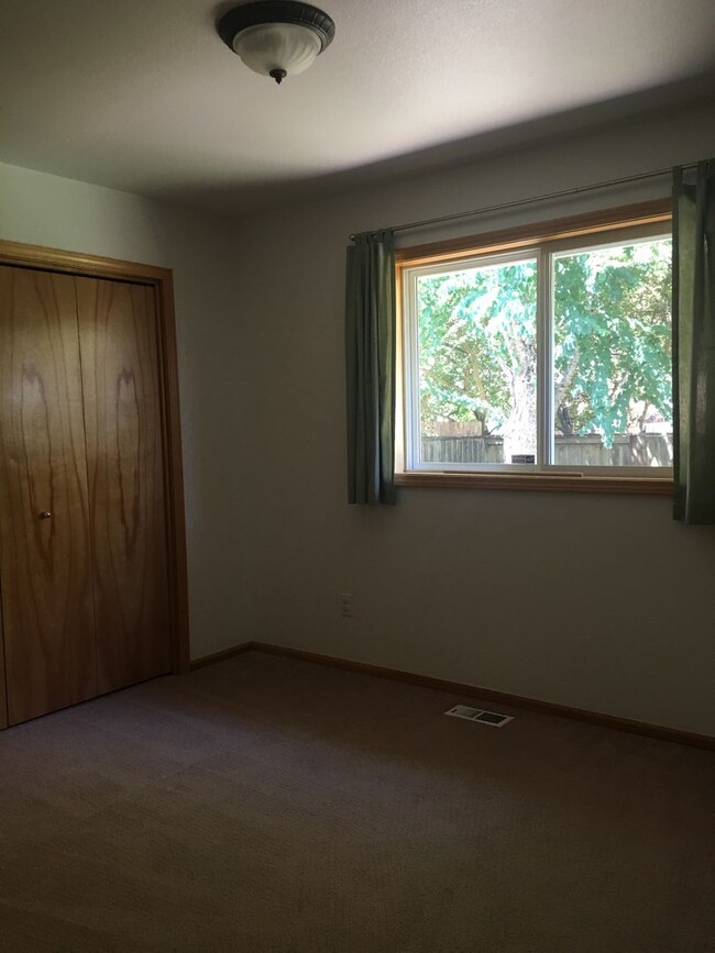 Building Photo - Fantastic Home In SW Corvallis with Landsc...