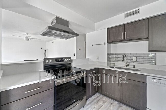 Building Photo - 1301 Hampton Blvd