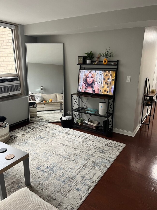 Building Photo - 3950 N Lake Shore Dr