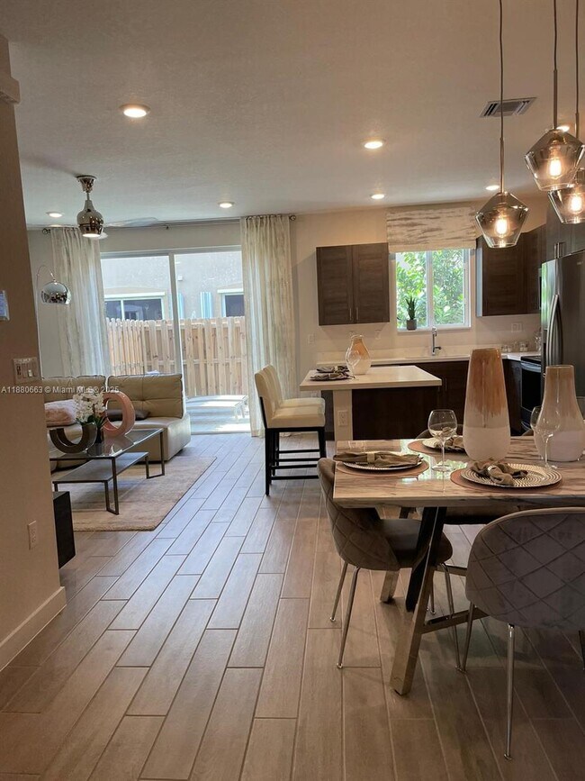 Primary Photo - 2423 SE 11th St