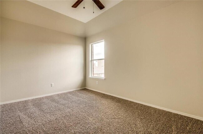 Building Photo - 13553 Valley Mills Dr