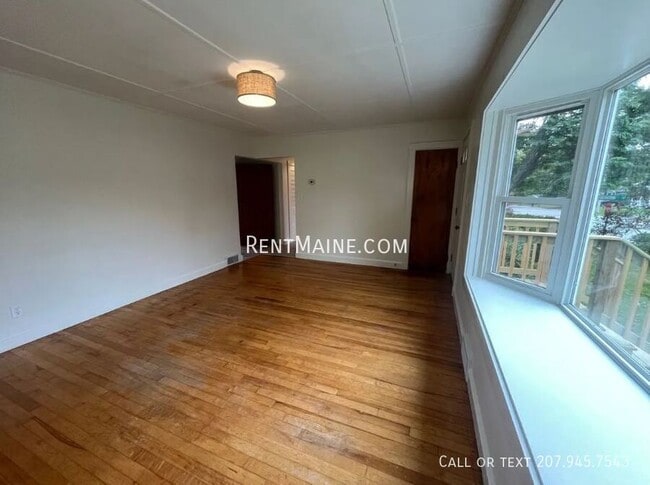 Building Photo - 33 Violette Ave