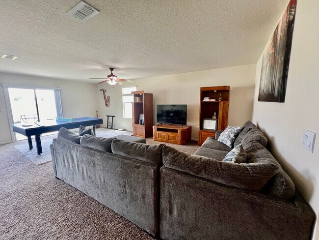 Building Photo - Available 11/1/24 Three bedroom two bath h...