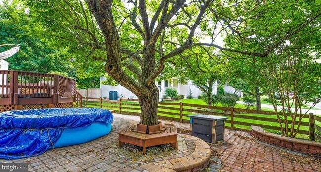 Building Photo - 9750 Granary Pl