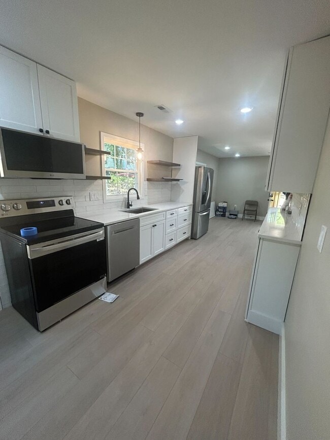 Building Photo - Beautifully Renovated 3 bedroom/3 bath**Historic Overbrook