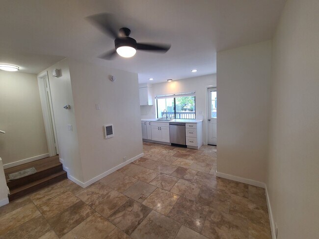 Building Photo - Spacious and remodeled 2 Bed 2.5 baths in ...