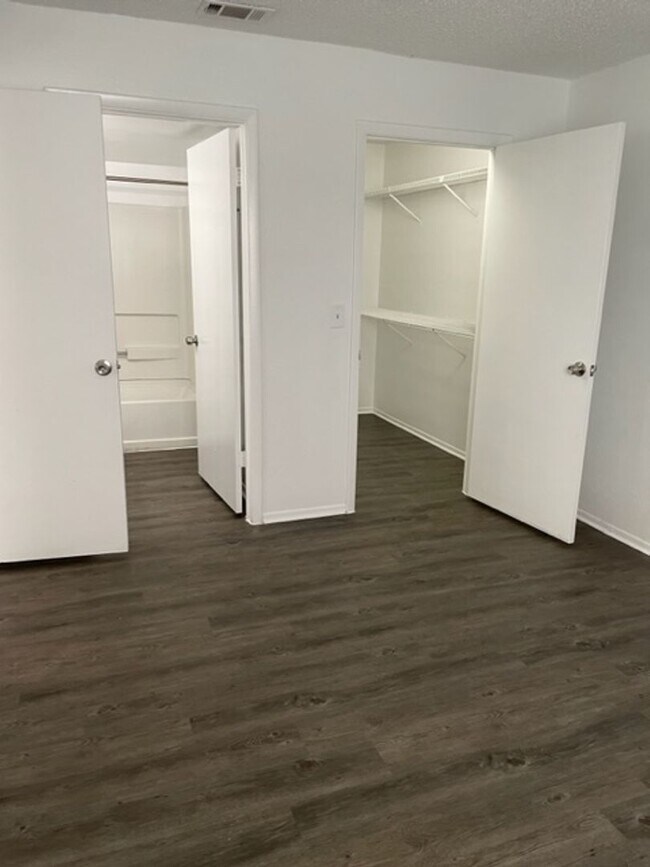 Building Photo - Renovated Two bedroom Two bath condo