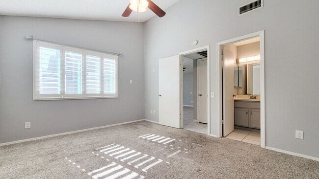 Building Photo - Townhome with two car garage! Community pool!