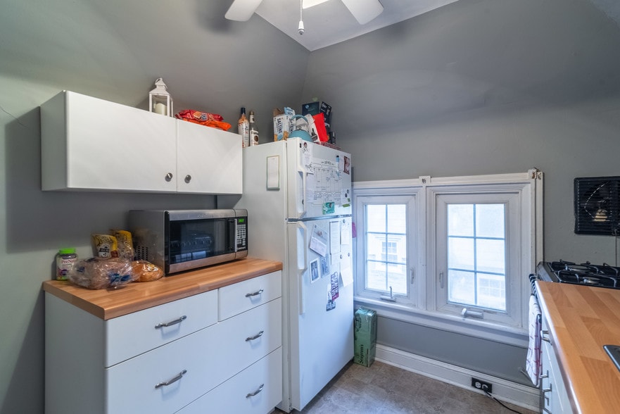 Kitchen - 322 Paxson Ave