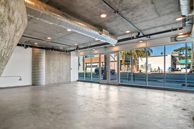 Building Photo - 5750 Hollywood Blvd