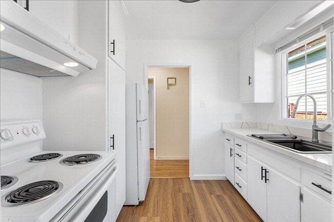 Building Photo - 2033 High St