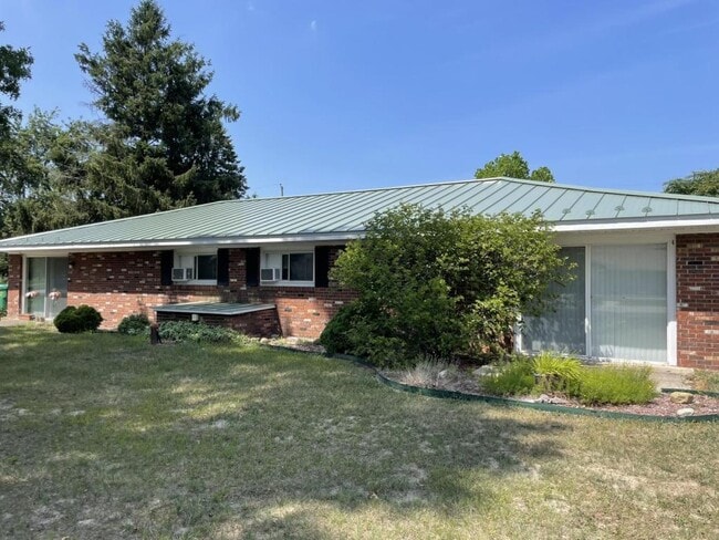 Building Photo - 1655 Pheasant Run