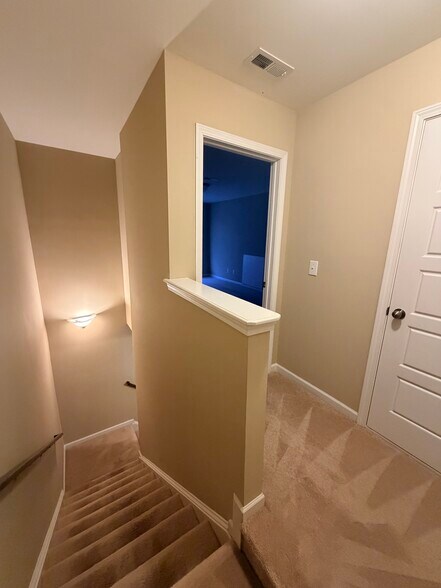 Building Photo - 1122 Midtowne Way