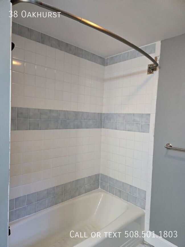 Building Photo - 38 Oakhurst-