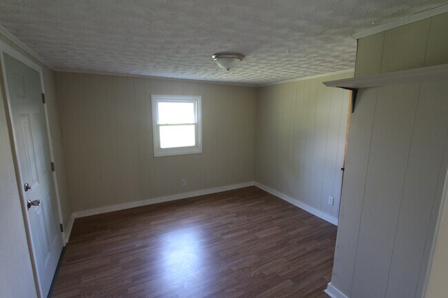Building Photo - 3915 Foster Dr