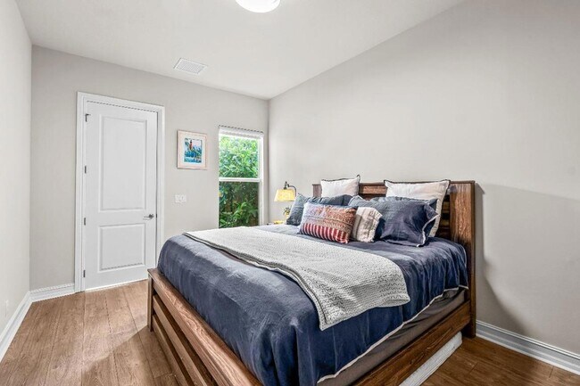 Building Photo - 114 Carmela Ct