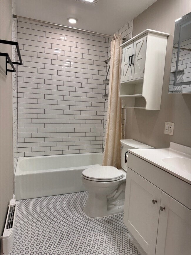 Building Photo - 717 Strom Dr