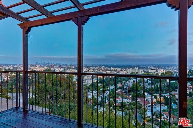 Building Photo - 6910 Los Tilos Rd
