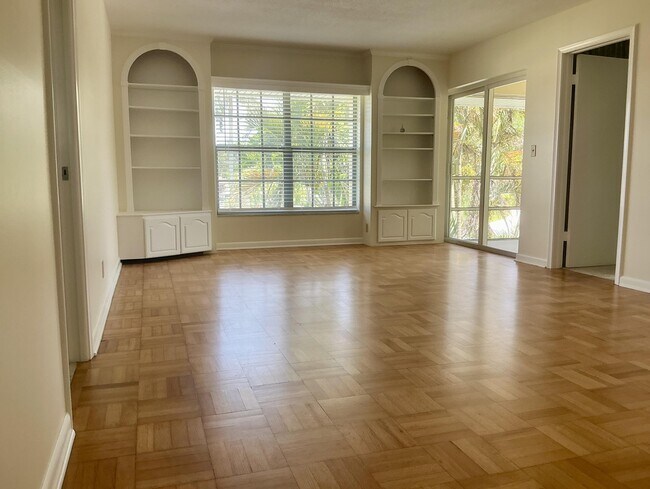 Building Photo - 5580 Tamberlane Cir
