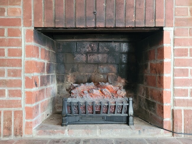 Building Photo - 115 Walnut St