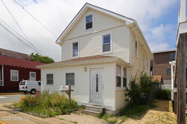 Building Photo - 48 Barberie Ave