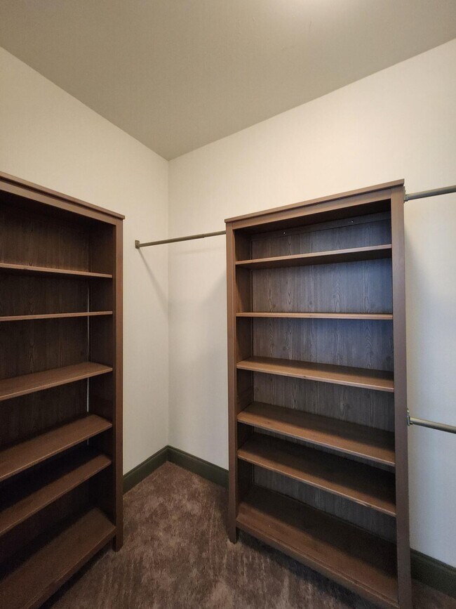 Building Photo - 5814 Whispering Pnes Wy