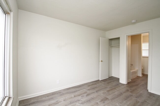 One bedroom - 1303 S Cove Blvd