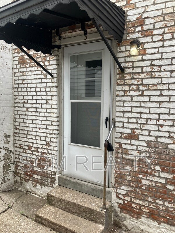 Building Photo - 316 W Mill St