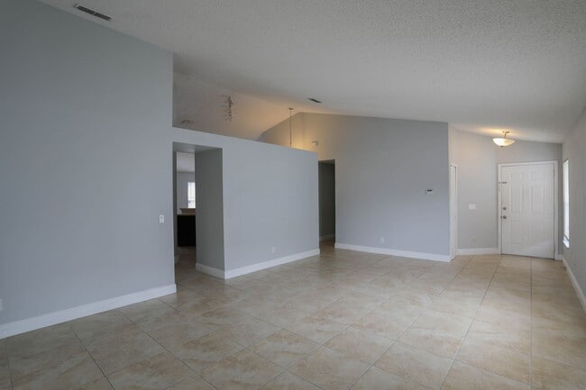 Building Photo - 647 Falling Oak Cove