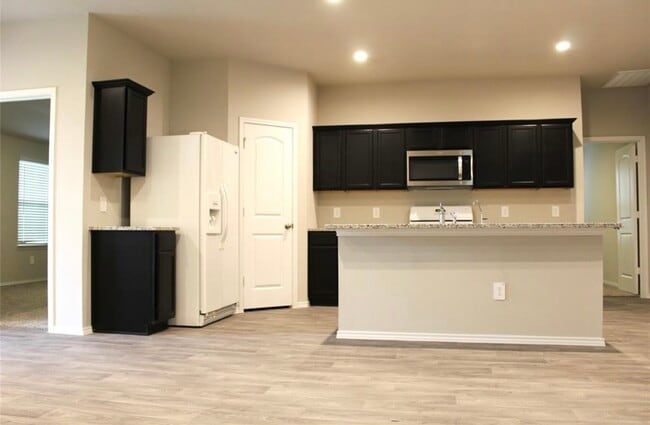 Building Photo - 40643 Creekside Blf Trl