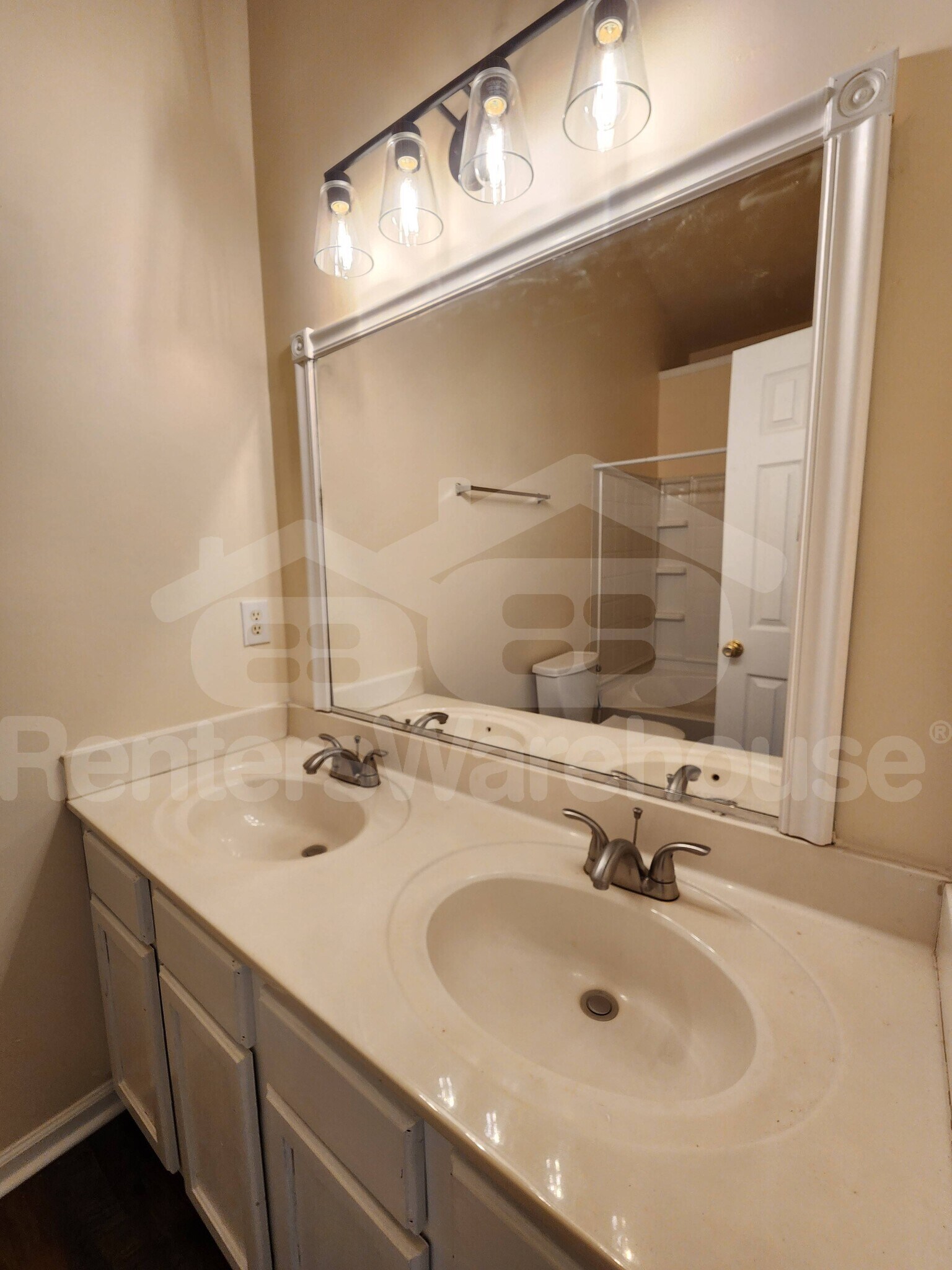 Building Photo - 1618 Cove Creek Cir