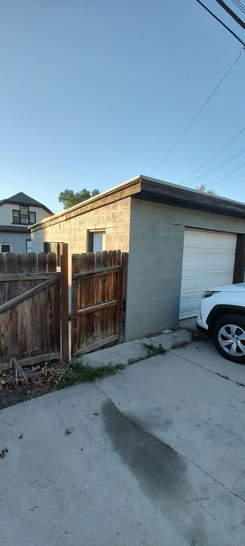 Building Photo - BEAUTIFUL house in Salt Lake!!