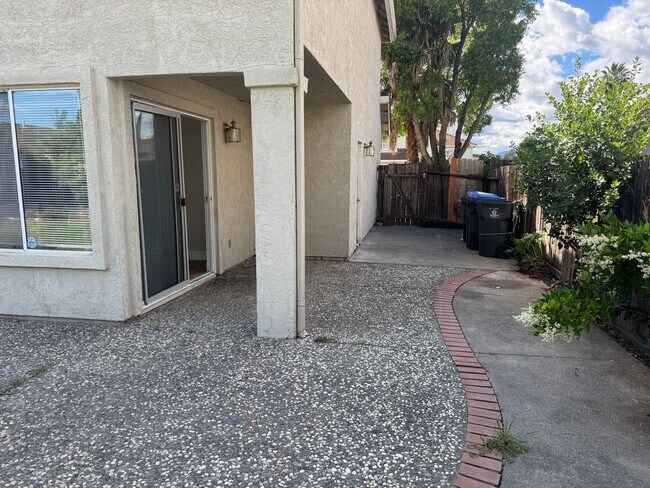 Building Photo - 2776 Woodmont Dr