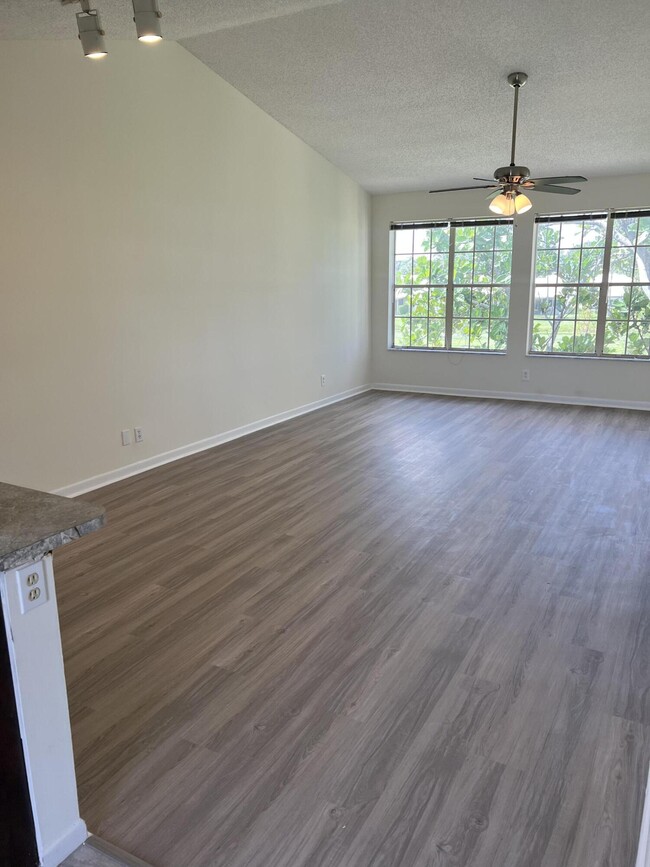 Building Photo - 6300 La Costa Dr