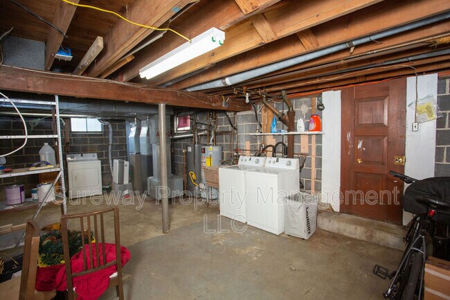 Building Photo - 206 5th Ave