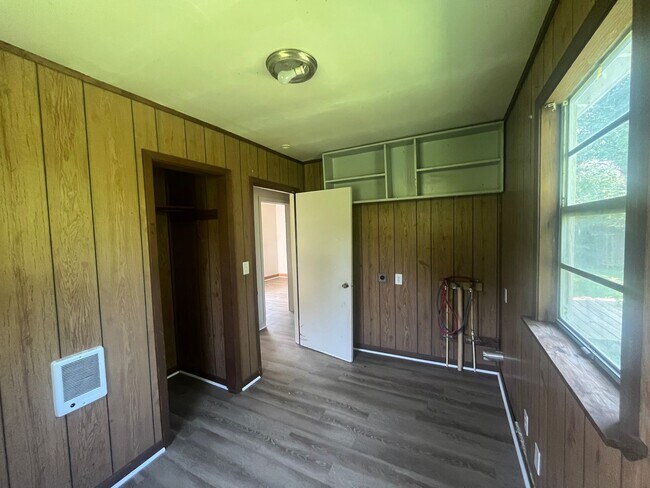 Building Photo - 2 br home in Ward