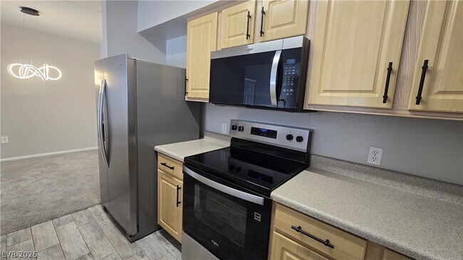 Building Photo - 6955 N Durango Dr