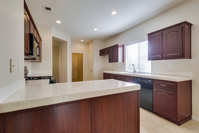 Building Photo - Gorgeous 4 Bedroom Santa Fe Hills Home With a Pool!