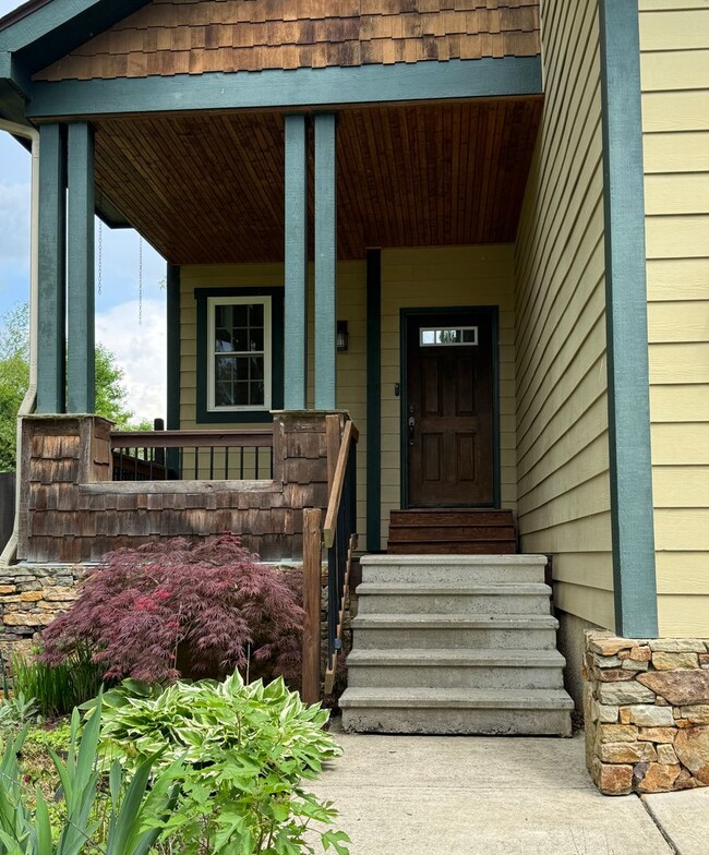 Building Photo - West AVL - Truly Special Custom Build!