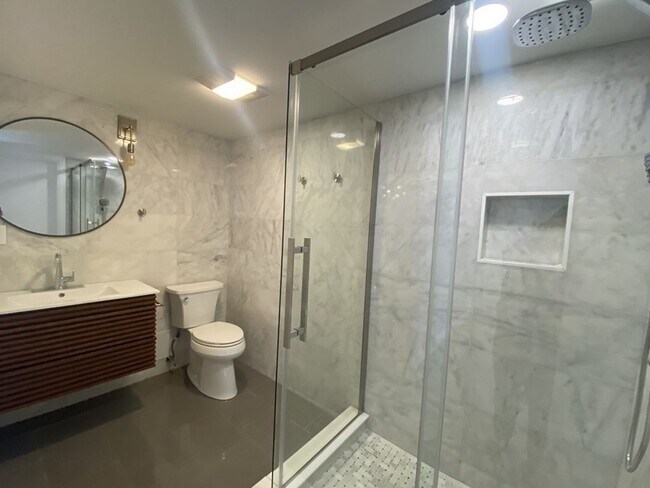 Building Photo - Amazing 2 bed 2 bath in Brookline