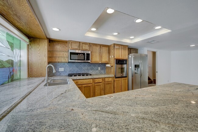 Building Photo - 12811 Ashford Hills Dr