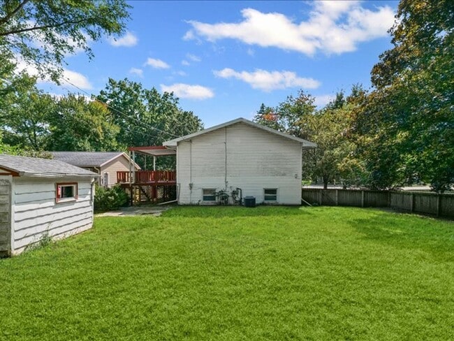 Building Photo - Get $725 off your security deposit OR $250...