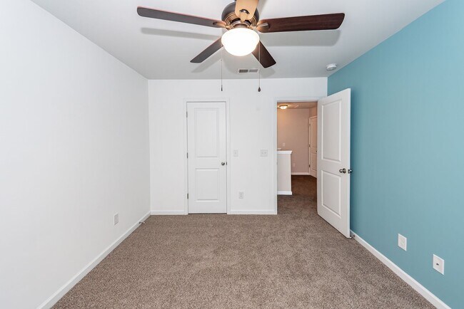 Building Photo - 3 Bedroom, 2.5 Bathroom Home in Hunters Bend - Ladson