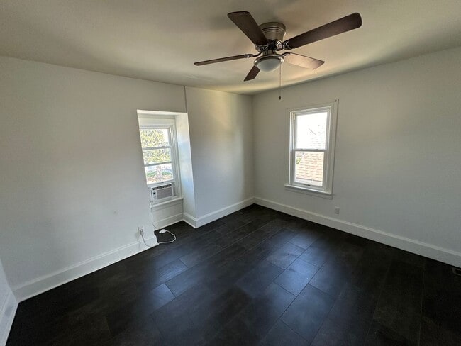 Building Photo - 404 4th St
