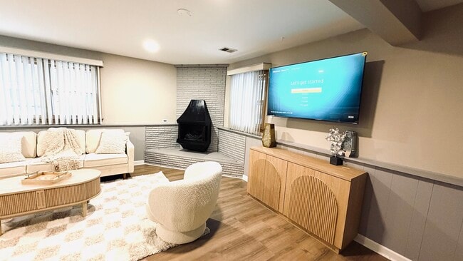 Building Photo - 9323 80th Ct