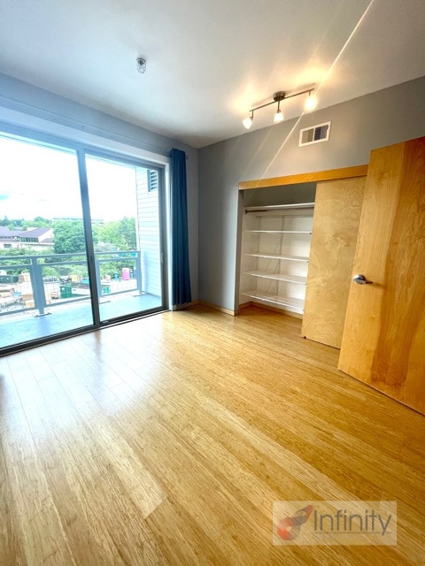 Building Photo - 12600 SW Crescent St